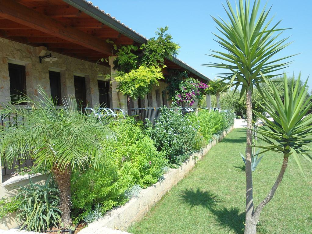 Hotel Masseria Le Pajare Presicce Exterior foto